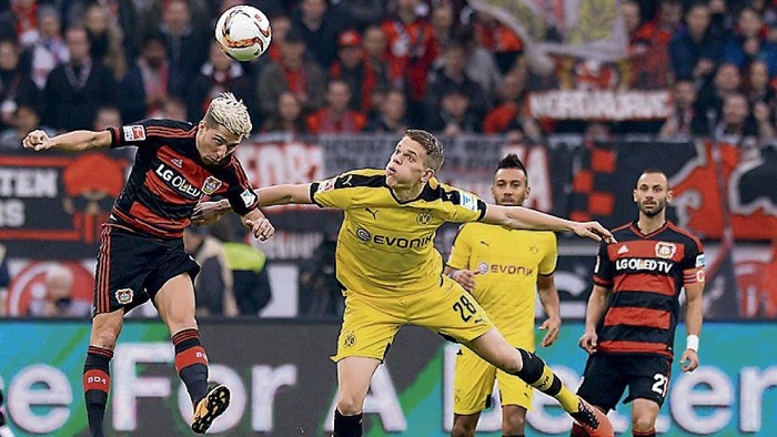 德里克·怀特收获里程碑之夜！幽默回应：花哨数据反而不值钱？（德里克·怀特迎来里程碑之夜！他打趣：花哨数据不一定值钱？）