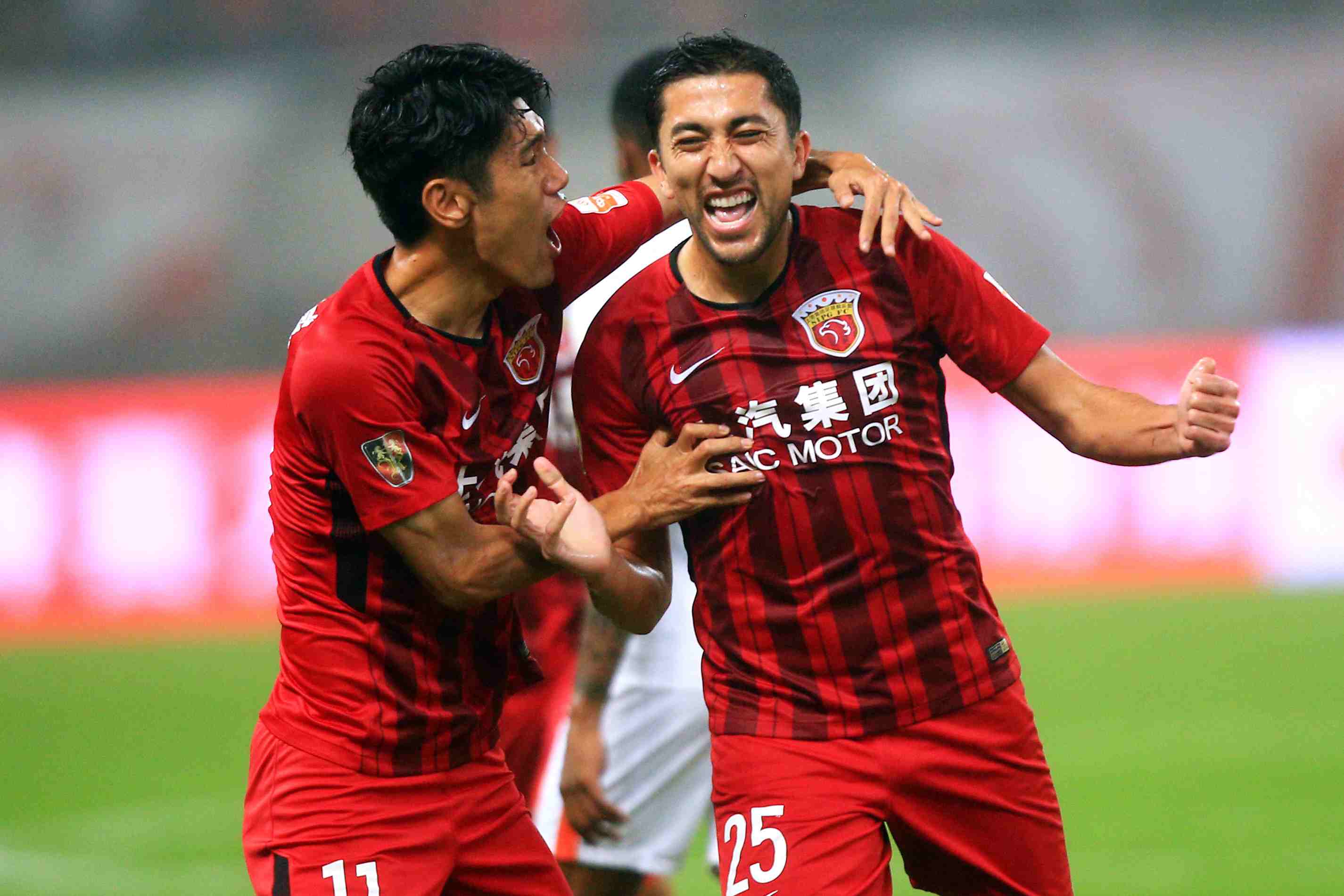 状态全无！亚历山大-沃克反击1打0空篮上丢 半场5中0颗粒无收（手感冰冷！亚历山大-沃克快攻独走空篮不进 半场5投0中一分未得）