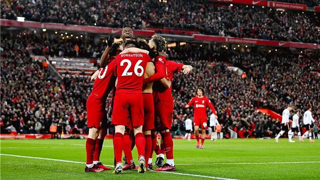 克里斯意外被换下场，赛场悬念陡生（克里斯突然被换，战局悬念陡增）