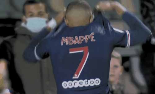 门将扑出点球，全场掌声雷动