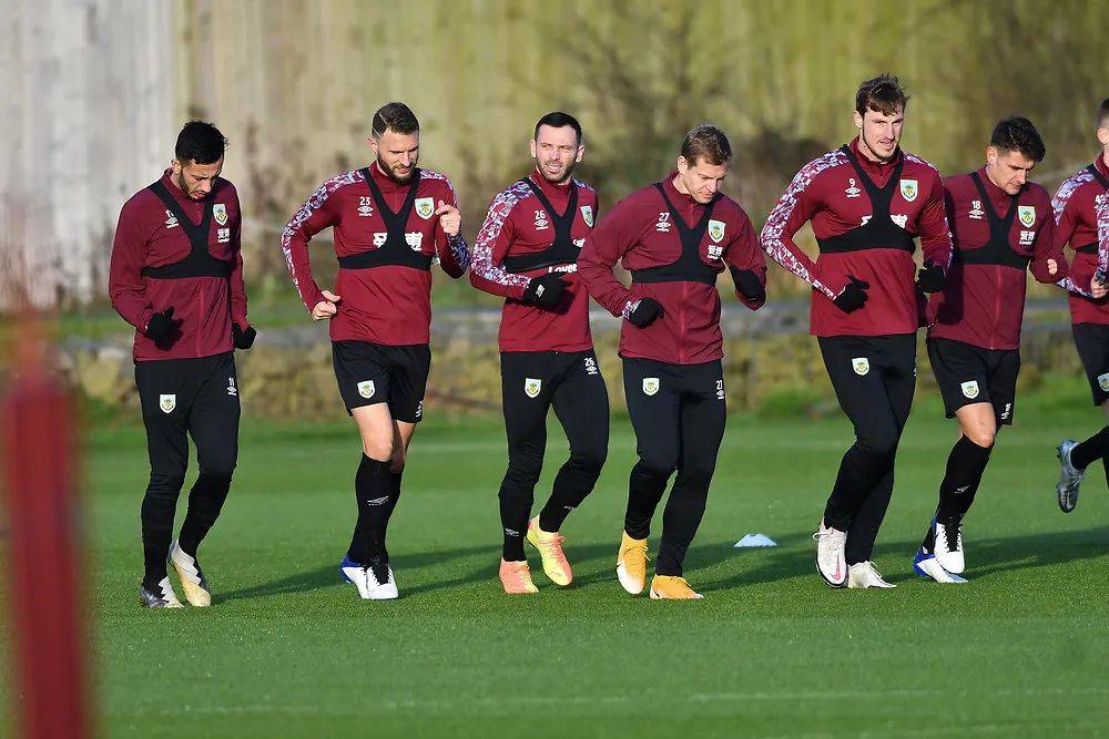 12月15日NBA看点：湖人、太阳再度相遇，追梦复出战开拓者（12月15日NBA焦点：湖人与太阳再战，追梦回归对阵开拓者）