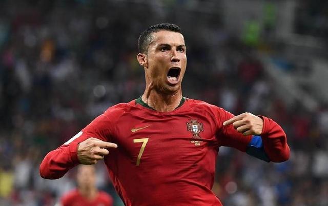 劳塔罗飞铲罗伯逊染黄，国米战利物浦上半场13分钟现争议